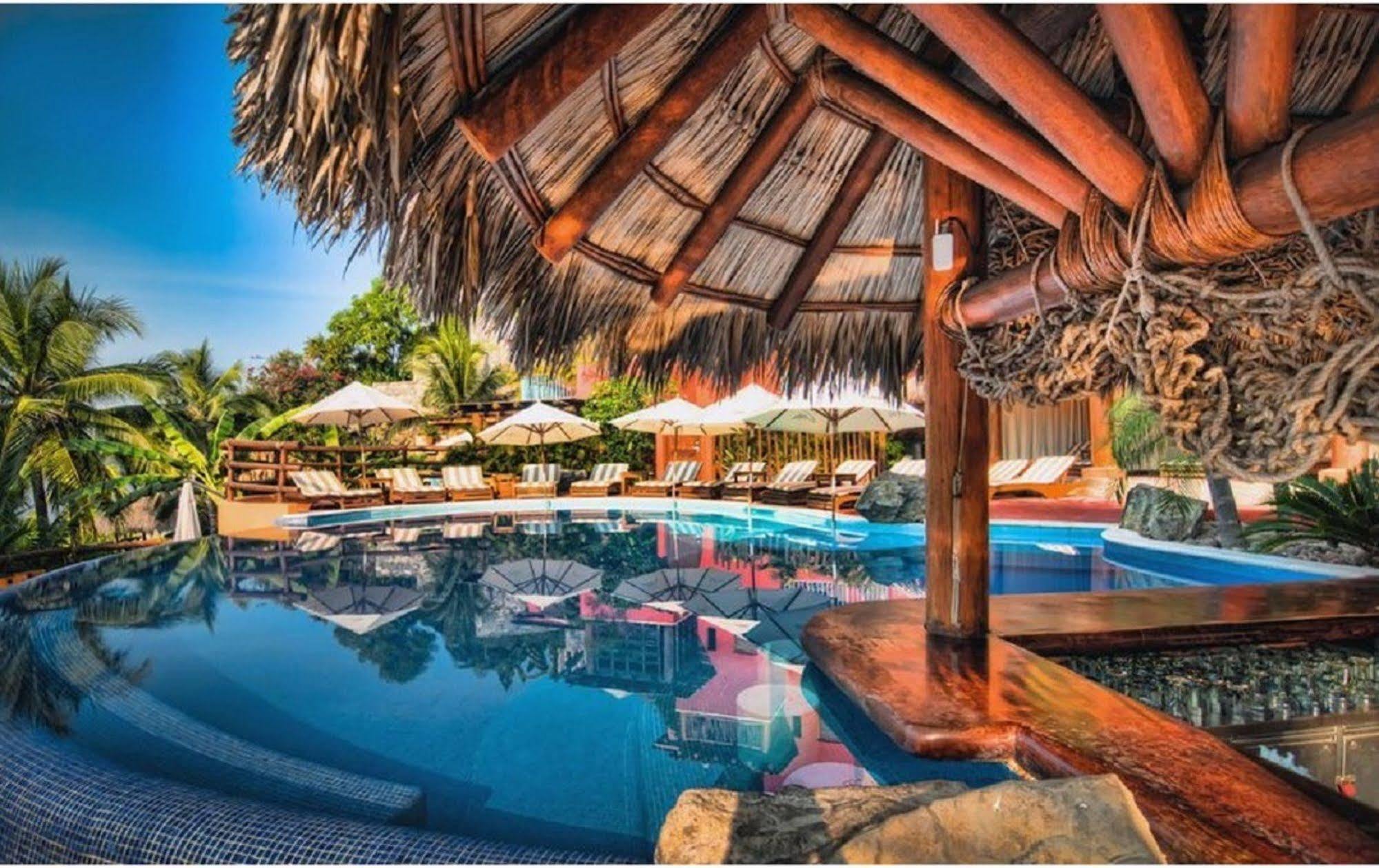 Club Intrawest Hotel Zihuatanejo Exterior photo