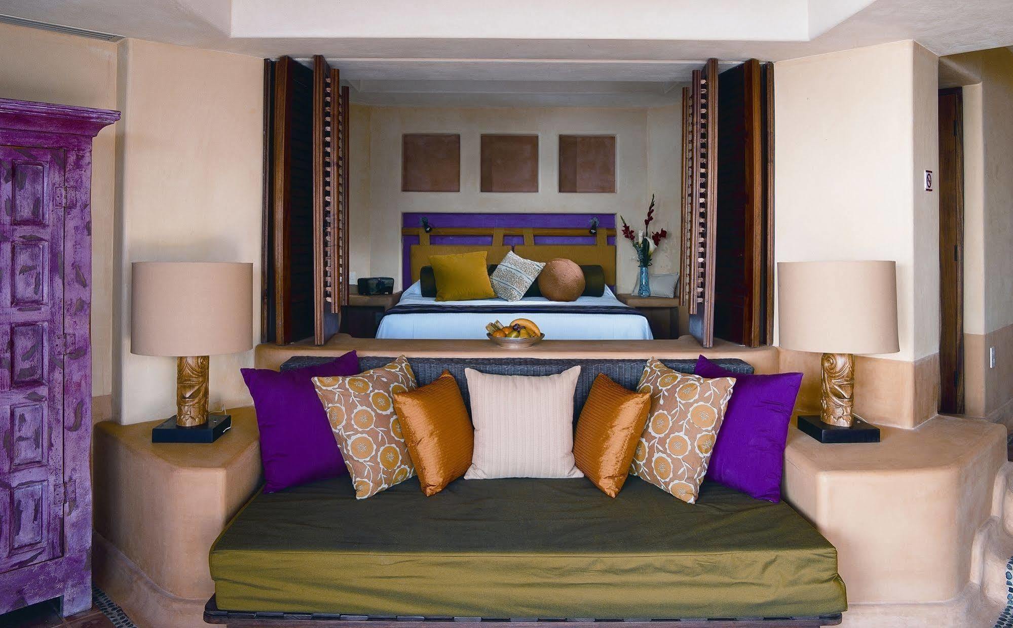 Club Intrawest Hotel Zihuatanejo Exterior photo